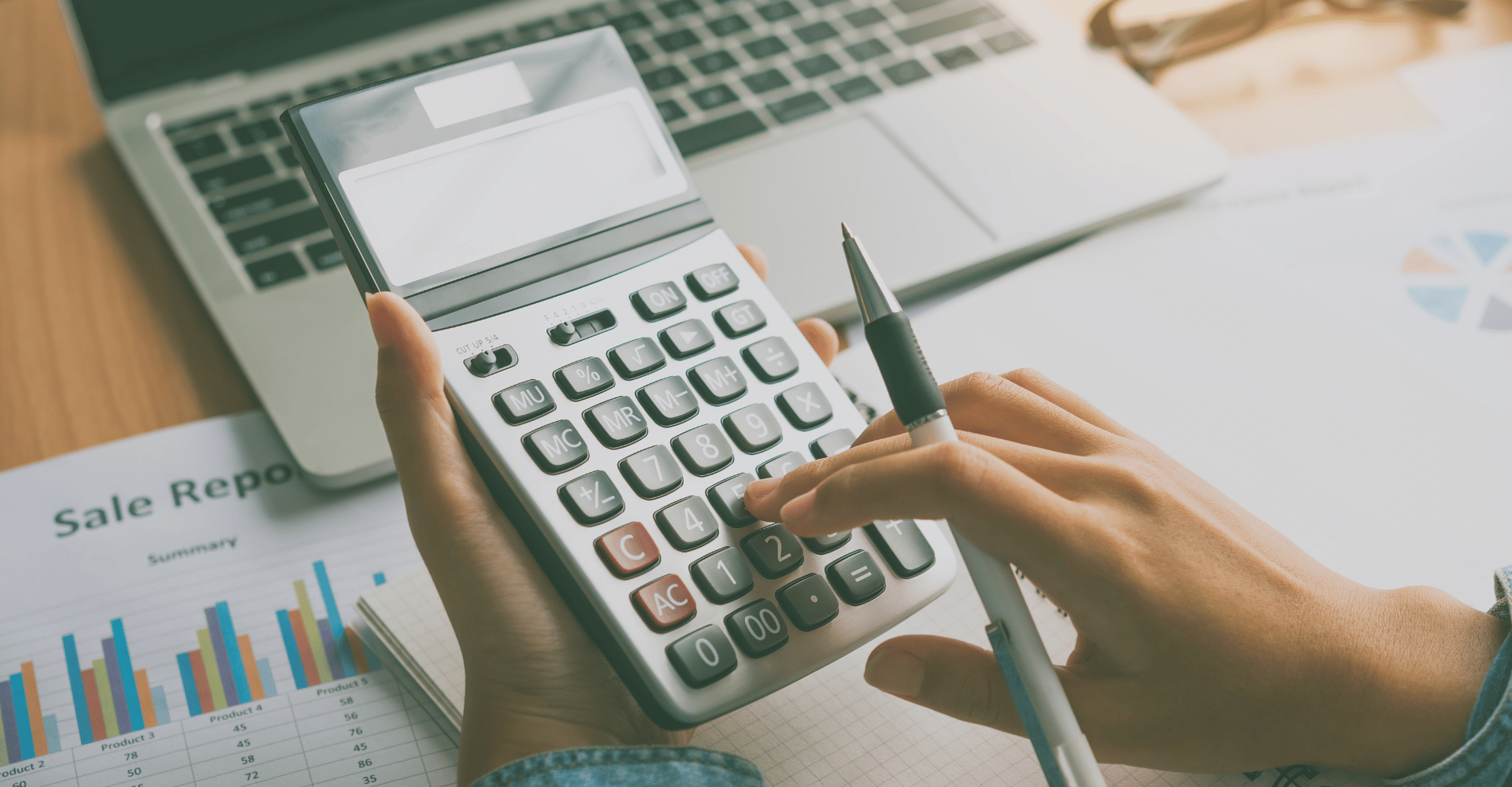 Rozliczanie podatków vat przy kalkulatorze