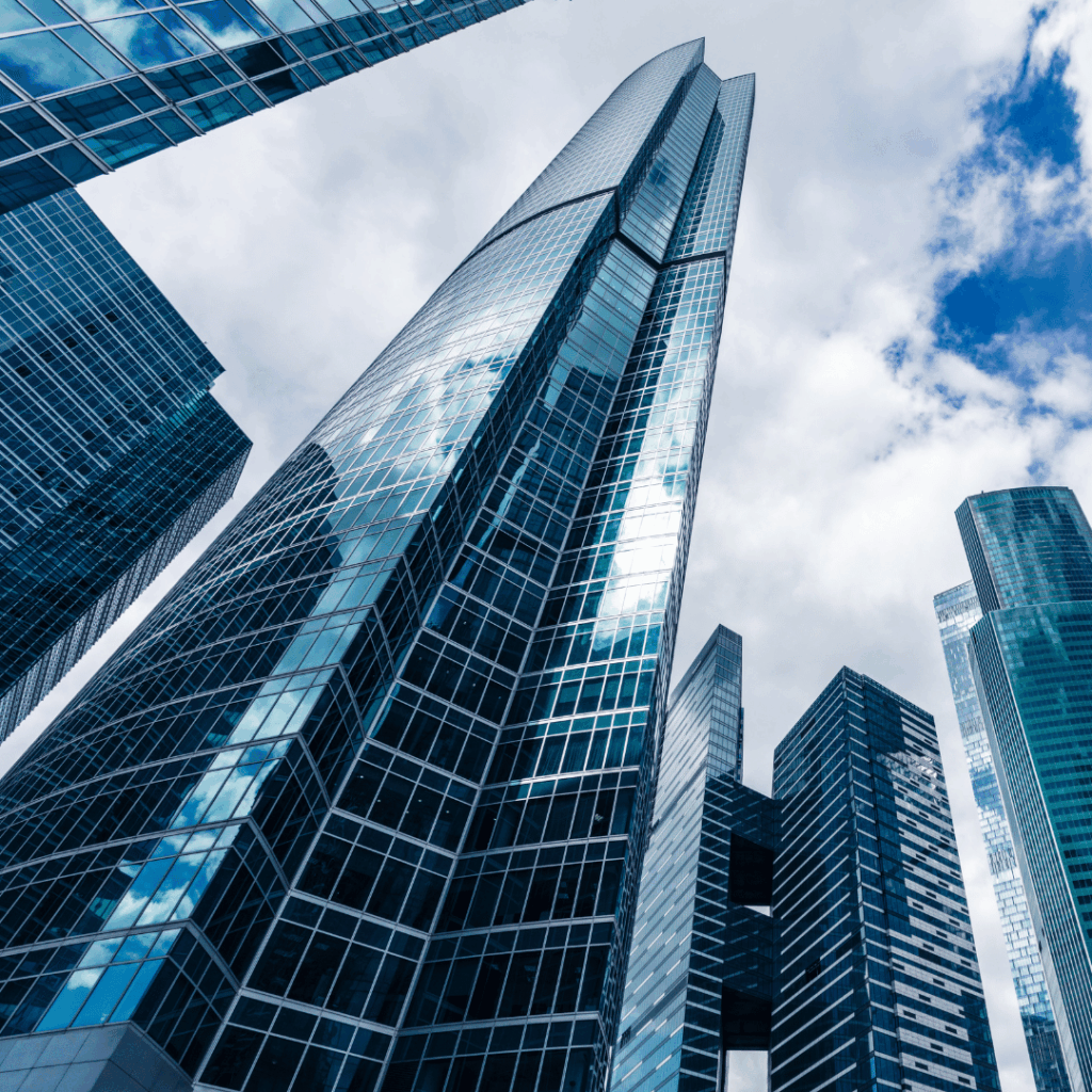 Wieżowce kierujące się ku niebu