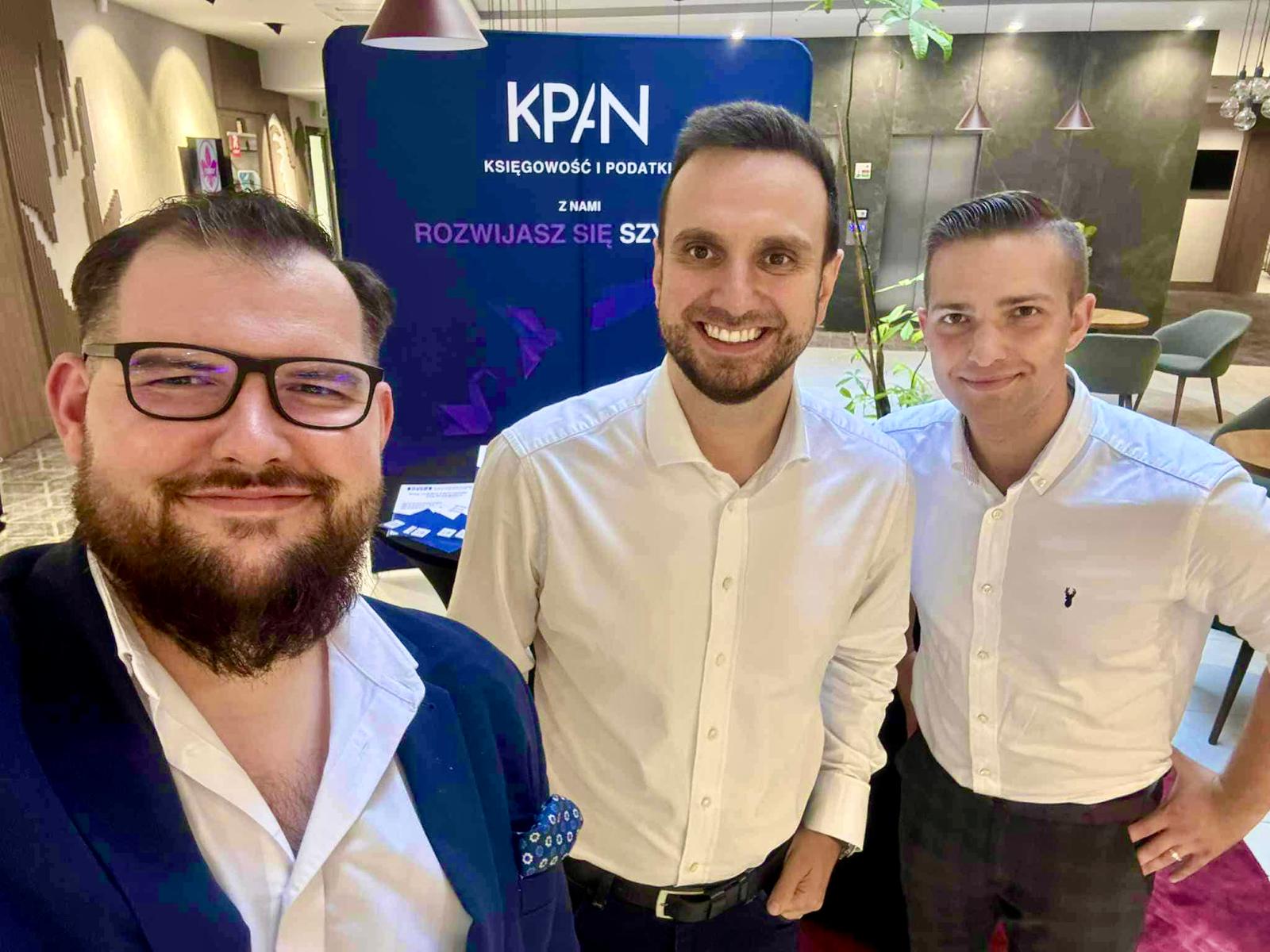 Daniel siwiec z osobami z kancelarii podatkowej andrzeja nowaka